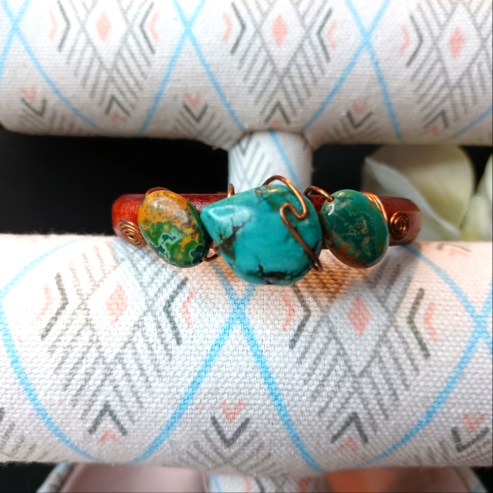 Regalize Hand Tool Leather Bracelet, with Turquoise Stones.